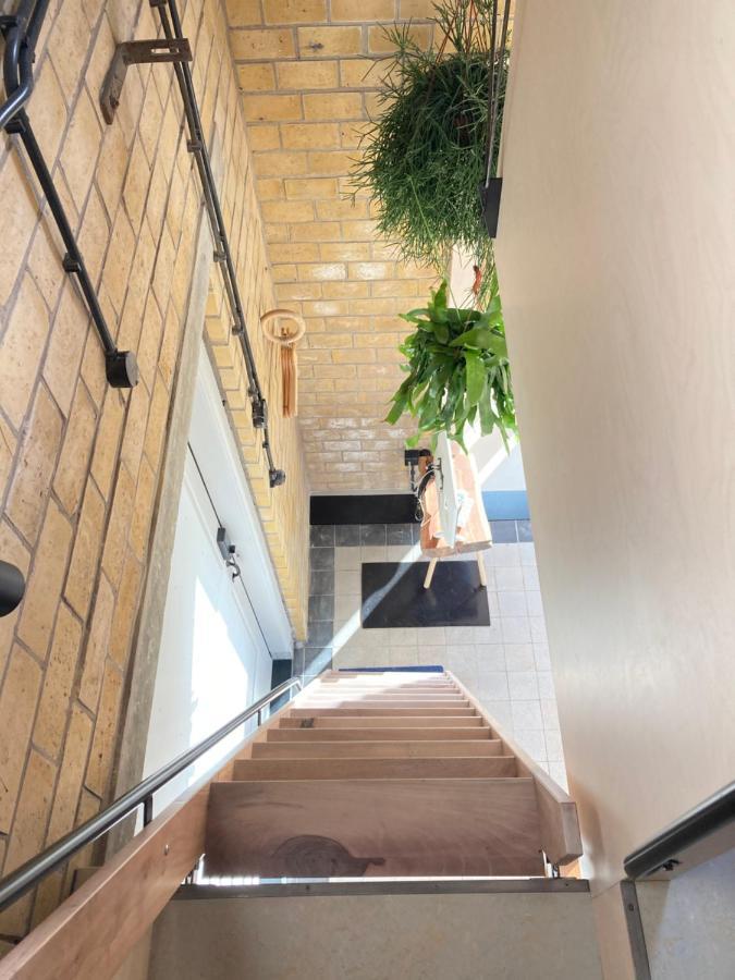 Tiny House Van Hoogspanning Naar Ontspanning Wirdum Exteriör bild