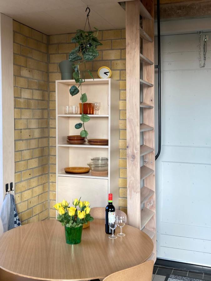 Tiny House Van Hoogspanning Naar Ontspanning Wirdum Exteriör bild