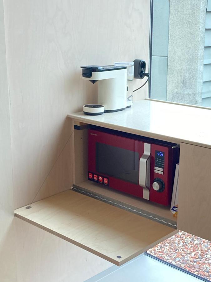 Tiny House Van Hoogspanning Naar Ontspanning Wirdum Exteriör bild