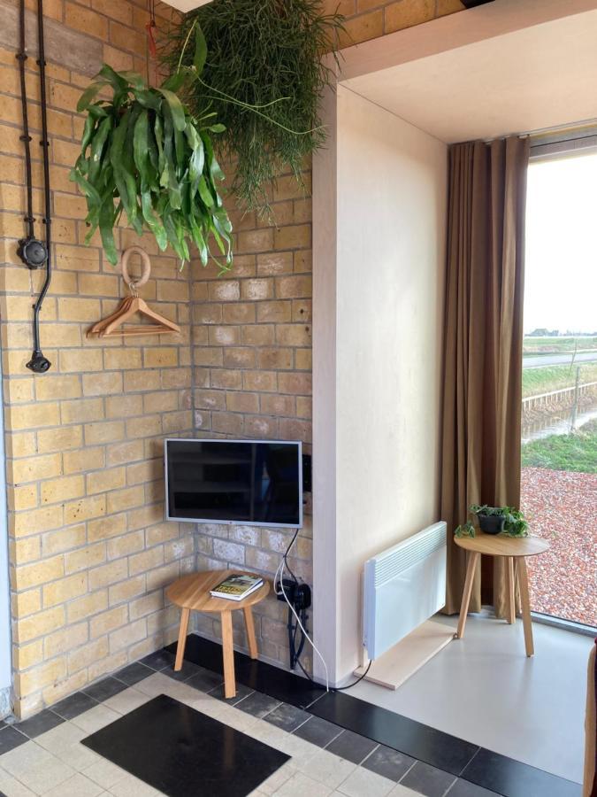 Tiny House Van Hoogspanning Naar Ontspanning Wirdum Exteriör bild