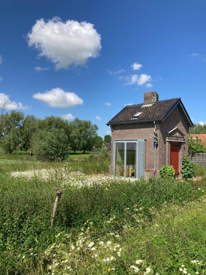 Tiny House Van Hoogspanning Naar Ontspanning Wirdum Exteriör bild